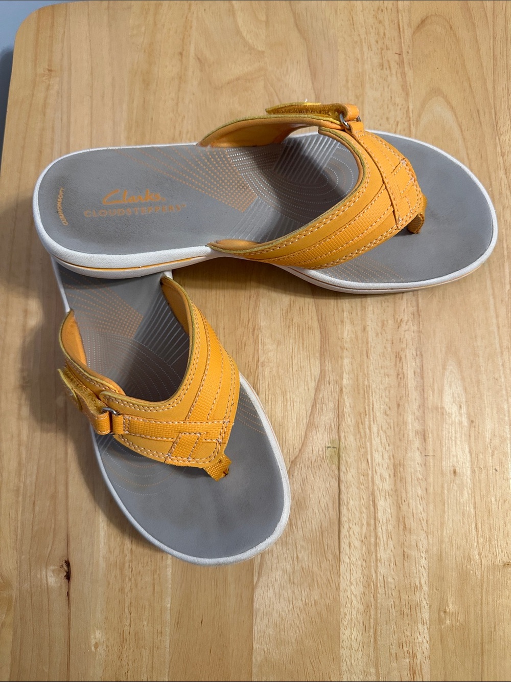 Clarks women’s Strap Flip Sandals